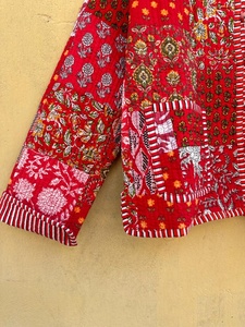 Veste en coton matelassée patchwork la plus vendue, col en V, boutonnée sur le devant, manteau court d'hiver, style bohème classique pour femme - Product Image 2