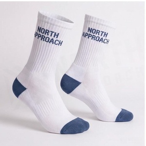 Chaussettes de sport respirantes bleues à motif géométrique pour adultes – Collection Printemps - Product Image 3