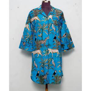 เดรสผ้าฝ้ายพิมพ์ลายดอกไม้สไตล์วินเทจ  แบบมีเข็มขัดปรับได้  เหมาะสำหรับงานปาร์ตี้  คอวี  ติดกระดุม  รักษ์โลก - Product Image 4