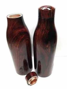 Botella de Agua de Madera Hecha a Mano con Tapa de Rosca, Diseño Minimalista, Reutilizable, para Uso en Exteriores - Product Image 1