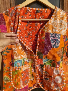 Chaqueta Bomber Reversible Acolchada de Algodón para Mujer, Hecha a Mano, Estilo Boho Casual, Ecológica, con Capucha y Estampado Animal, Venta al Por Mayor - Product Image 4