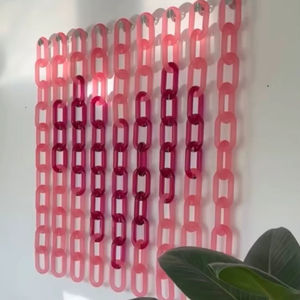 Pieza Decorativa Contemporánea para el Hogar en Forma de Búho Ángel, Hecha a Mano, Ecológica y de Resina Tricolor, de Abdul Rehman Enterprises - Product Image 1