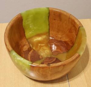 ชามไม้ทำมือและเรซิ่นอีพ็อกซี่สีเขียว ชามตกแต่งไม้รีไซเคิลและเรซิ่นจากช่างฝีมือ - Product Image 4