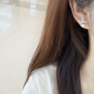 ต่างหูมุกน้ำจืดทรงดาวเงินแท้ ดีไซน์ทันสมัย ประกายระยิบระยับ พร้อมคุณสมบัติคงสี - Product Image 4