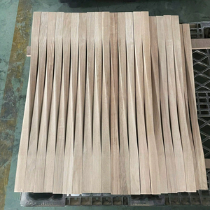 ขายส่งอุปกรณ์บันได EFS คุณภาพสูง ปรับได้ ทำจากไม้เนื้อแข็ง ปรับแต่งได้ตามต้องการ  ราวบันไดและลูกกรงบันไดไม้ป็อปลาร์แบบยังไม่เคลือบผิว - Product Image 1