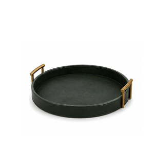 Bandeja de Servicio de Cuero Negro Concept Home con Asas de Latón, Acabado en Cuero de Color Sólido, Apta para Restaurantes, Ecológica y Apta para Lavavajillas - Product Image 1