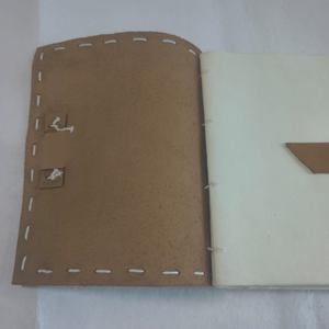 Carnet en cuir cousu main avec papier fait main, couverture en cuir artisanal pour l'écriture - Product Image 5