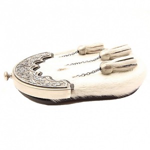 Sporran de piel de foca con diseño de vaca de las Tierras Altas, 3 borlas y cinturón de cadena - Sporran formal para atuendos de kilt escocés - Product Image 5