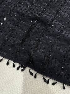 Sari long en satin noir perlé, brodé de sequins et de paillettes, imprimé, doux et infroissable, pour femmes, idéal pour les mariages indiens et les fêtes. - Product Image 5