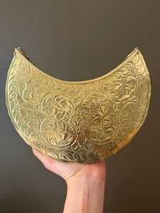 Sac à main en forme de lune à prix raisonnable, sac de mariage en laiton de qualité supérieure, accessoires pour femmes avec termes OEM ODM chez Universal Overseas - Product Image 4