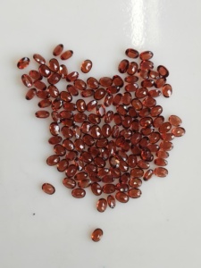 Granat rouge naturel 3,5x2,5 mm, taille ovale, meilleure qualité, pierre précieuse en vrac pour la fabrication de bijoux - Product Image 2