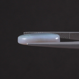 Opale blanche naturelle, pierre précieuse en vrac, 7,47 carats, taille coussin 18,5x12mm 6mm, certifiée IGI, taillée et polie à la main, avec traitement de cirage/lustrage léger - Product Image 2