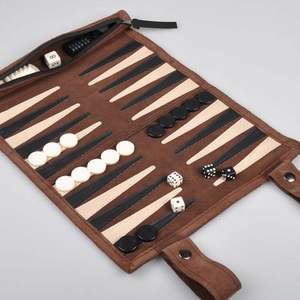 Jeu de backgammon en cuir PU personnalisé fabriqué en usine, nouveau style, accessoire de voyage enroulable, motif imprimé - Product Image 3