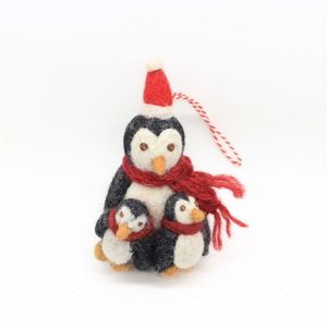 Ornement de Noël en feutre en forme de famille de pingouins avec chapeau de Père Noël et écharpe, décoration en peluche 3D de dessin animé - Product Image 3