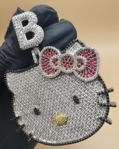 Colgante estilo hip hop de Hello Kitty, colgante de plata 925 con incrustaciones de circonitas, colgante personalizado con inicial para mujer, colgante bicolor. - Product Image 1