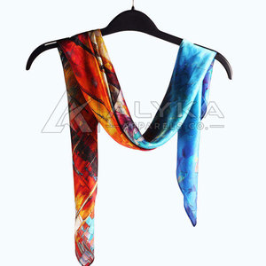 Fabricant pakistanais, prix de gros personnalisé, bandanas unisexes de luxe de taille moyenne, fournisseur principal, fabrication en usine, logo personnalisé, 100% soie - Product Image 3