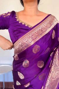 Sari de Seda Lichi Banarasi con Bordado de Plata Zari, Tejido Tradicional Butti, Estilo Étnico Indio para Fiestas de Invierno/Verano, Ideal para Novias - Product Image 3