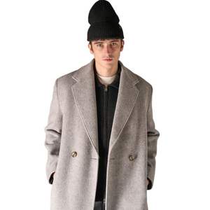 Manteau long en laine à chevrons pour homme en gris avec fermeture double boutonnage, design élégant et tissu de haute qualité - Product Image 5