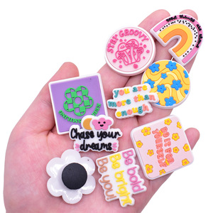 Accesorios para Zapatos con Temática del Alfabeto, Letras y Números Coloridos de la A a la Z, de PVC Suave, Personalizables con Nombre, para Jardín - Product Image 2