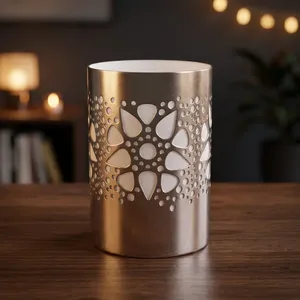 Lanterne cylindrique en métal avec motif floral découpé pour la décoration de la maison - Product Image 6