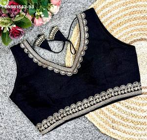 Blusa sin mangas de seda milanesa de alta calidad con cuello y borde con trabajo de hilo de lentejuelas y zari, espalda abierta y acolchada, suministro al por mayor. - Product Image 2