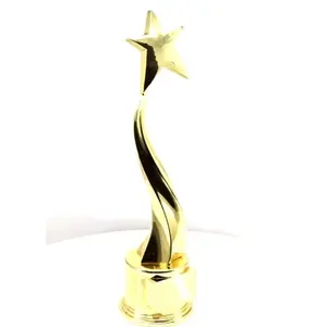 Elegante trofeo estrella dorada de diseño curvo alto con base redonda, premio por logro corporativo - Product Image 1