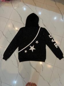 Sweat-shirt à capuche surdimensionné Relicstar en coton 100% avec strass noirs et impression graphique, style streetwear urbain - Product Image 3