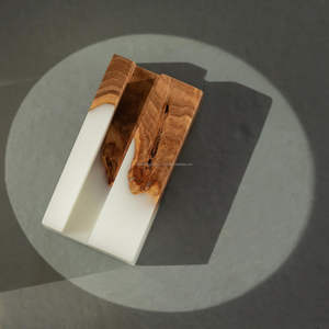 Porte-cartes en bois d'acacia poli léger, logo personnalisé de luxe, couleur personnalisée, étui pour cartes de visite, porte-nom par FWE - Product Image 4