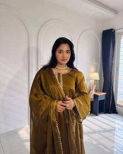 ชุดเดรสยาวคลุมเท้าทรงหลวมสีเหลืองสำหรับผู้หญิง ผ้าเรยอน สไตล์อินเดีย-ปากีสถาน แบบดั้งเดิม เหมาะสำหรับใส่ลำลองทุกฤดู - Product Image 3