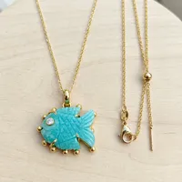 Collier Pendentif Animal Sculpté en Pierre Naturelle Amazonite avec Œil en Zircon Blanc, Plaqué Or 18K sur Laiton Anti-ternissement
