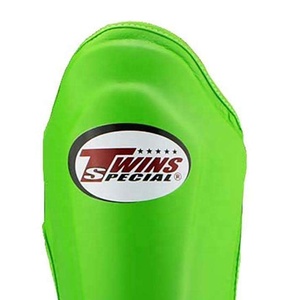 Protège-tibias Twins Muay Thai SGL-10 en cuir de vachette de qualité supérieure, personnalisables, respirants et durables pour MMA et Kickboxing - Product Image 2
