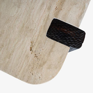 ชุดโต๊ะกาแฟทรงสี่เหลี่ยมหน้าท็อปหินอ่อนทราเวอร์ทีนขอบโค้ง พร้อมฐานไม้เนื้อแข็งอะคาเซียแกะสลักด้วยมืออย่างหรูหรา ลายไม้ธรรมชาติ - Product Image 5