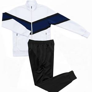Conjunto de Camiseta y Pantalones Cortos de Fútbol Sublimados Personalizados OEM, Colores Personalizados, Secado Rápido, Cuello Alto, Logotipo Personalizado, Tela de Poliéster/Nailon - Product Image 1
