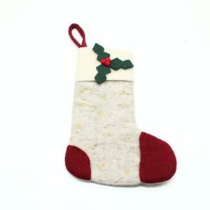 Chaussette de Noël en laine blanche de haute qualité, faite à la main, douce, écologique, avec décoration de houx, à suspendre pour les fêtes - Product Image 4