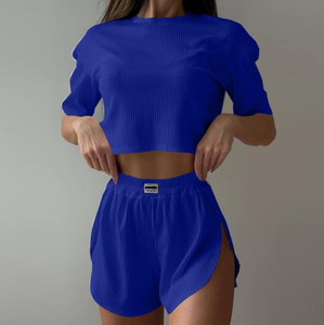 Ensemble Lounge 2 Pièces Femme Personnalisé avec Logo OEM, Haut Court à Manches Courtes en Maille Côtelée et Short Fendu, Tenue Décontractée Deux Pièces - Product Image 4