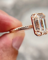 Bague de fiançailles de luxe en or rose avec diamant de laboratoire taille émeraude 1,50 carat, style classique pour femme