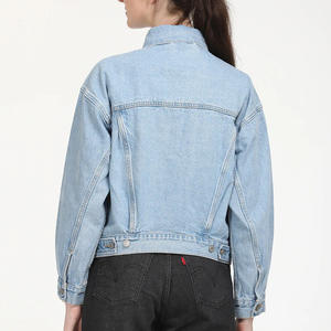 Chaqueta vaquera de mujer a la moda, ligera, transpirable y moderna. Perfecta para el uso diario, combina con cualquier atuendo durante todo el año. - Product Image 3