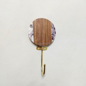 Gancho de Pared Hecho a Mano de Madera y Resina, Gancho de Diseño Escultural, Colgador de Pared Decorativo Moderno para Bolsos, Sombreros y Toallas - Product Image 1