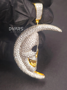 Colgante de diamante hecho a mano en forma de media luna, colgante de moissanita en plata de ley chapada en oro, colgante de media luna para fiestas, ideal para regalo. - Product Image 1