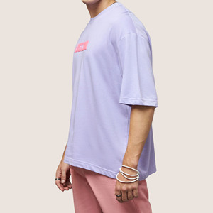 Camiseta de Manga Corta Lavanda Extra Grande para Hombre, Marca de Ropa, con Estampado de Letras Rosas, Cuello Redondo, Estilo Casual, Algodón Jersey, Corte Regular - Product Image 1