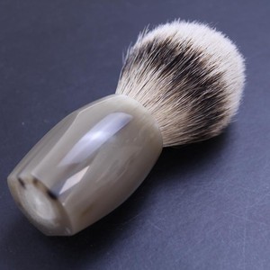 Pinceau de Rasage de Luxe pour Homme, Forme Silvertip, Poils de Blaireau Polis, Artisanat Naturel, Manche en Corne de Buffle Écologique - Product Image 2