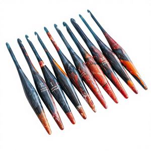 Ganchos de Crochet Ergonómicos de Resina con Mango Suave, Tamaños y Colores Personalizables - Product Image 1