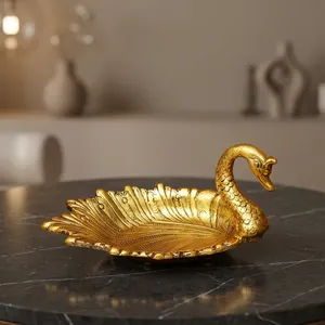 Plateau de service décoratif de luxe en laiton, motif paon/cygne, avec motif de plumes complexe, finition or antique, plateau à bibelots en métal - Product Image 3