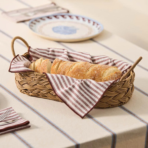 Bandeja ovalada de ratán tejido de estilo rústico moderno para desayuno, comedor y organización del hogar, con asas, hecha a mano con mimbre natural. - Product Image 1