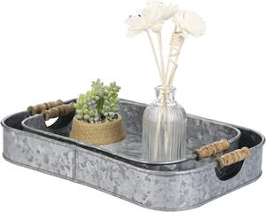 Bandeja decorativa de metal galvanizado rústico con asas de madera, bandejas rectangulares para servir, Juego de 2, hechas a mano en la India - Product Image 3