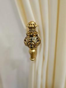 Gancho para cortinas de tamaño pequeño que también se puede usar como organizador de ropa y joyas, y como accesorio decorativo funcional de la India. - Product Image 4