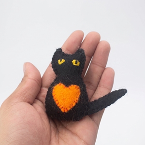 Gato de Fieltro de Lana Cosido al por Mayor con Adorno de Corazón, Decoración Colgante Hecha a Mano, Set de Regalo de Amor - Product Image 4
