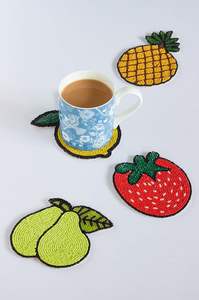 Ensemble de sous-verres élégants en perles de verre, conçus pour recevoir des invités avec une présentation élégante sur la table et une utilisation fonctionnelle. - Product Image 3