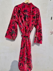 Kimono largo de terciopelo rosa OFMD con estampado de pájaros y borlas, bata de algodón y terciopelo original OFMD - Product Image 2