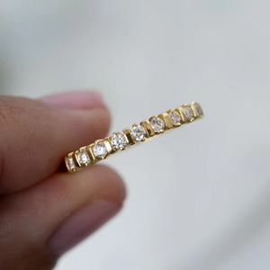 Anillo apilable de oro amarillo con diamantes cultivados en laboratorio, redondos y en forma de baguette, al por mayor - Product Image 2